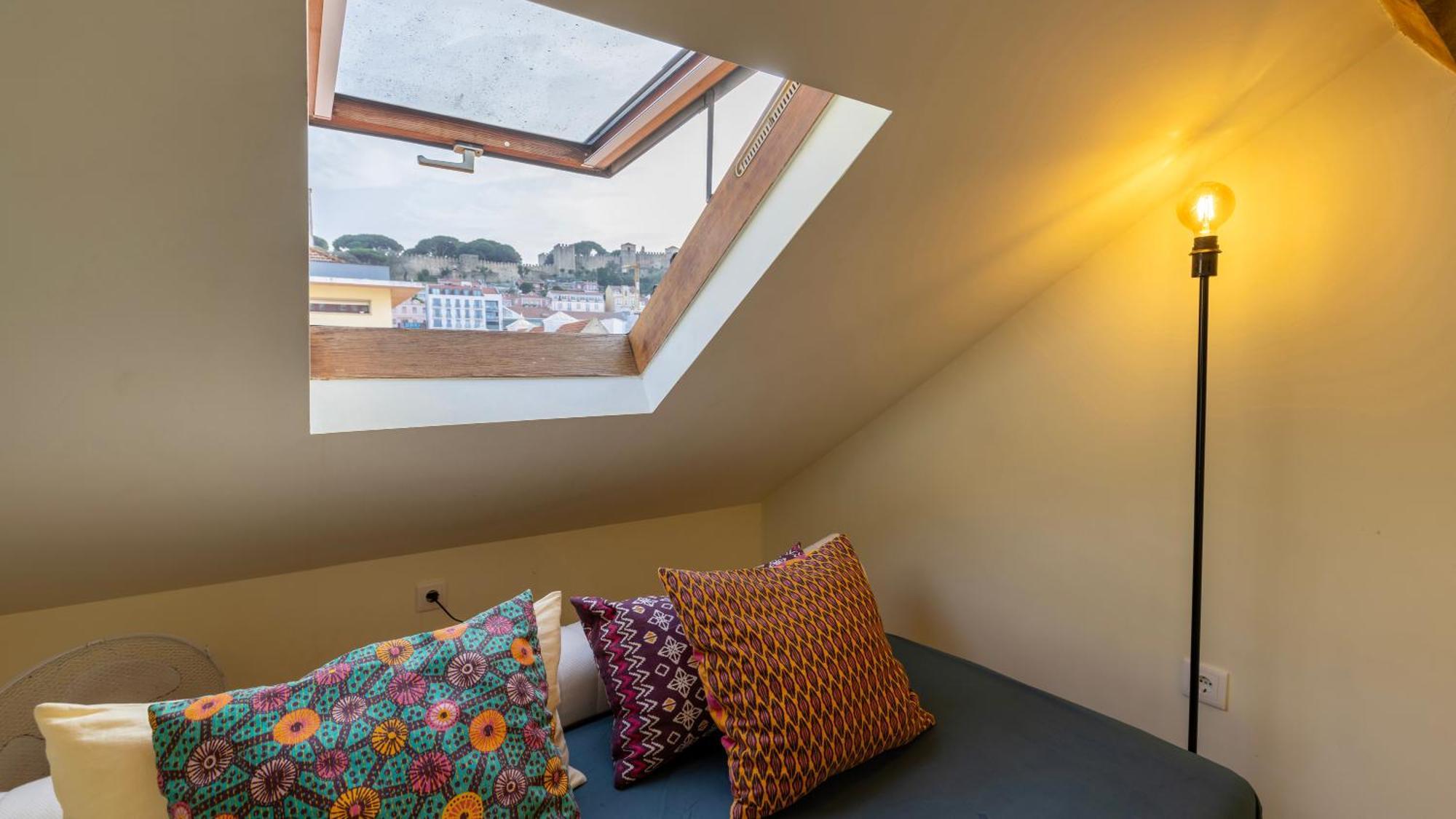 Vintage With Castle View Apartment By Lovelystay Lisbon Exterior photo